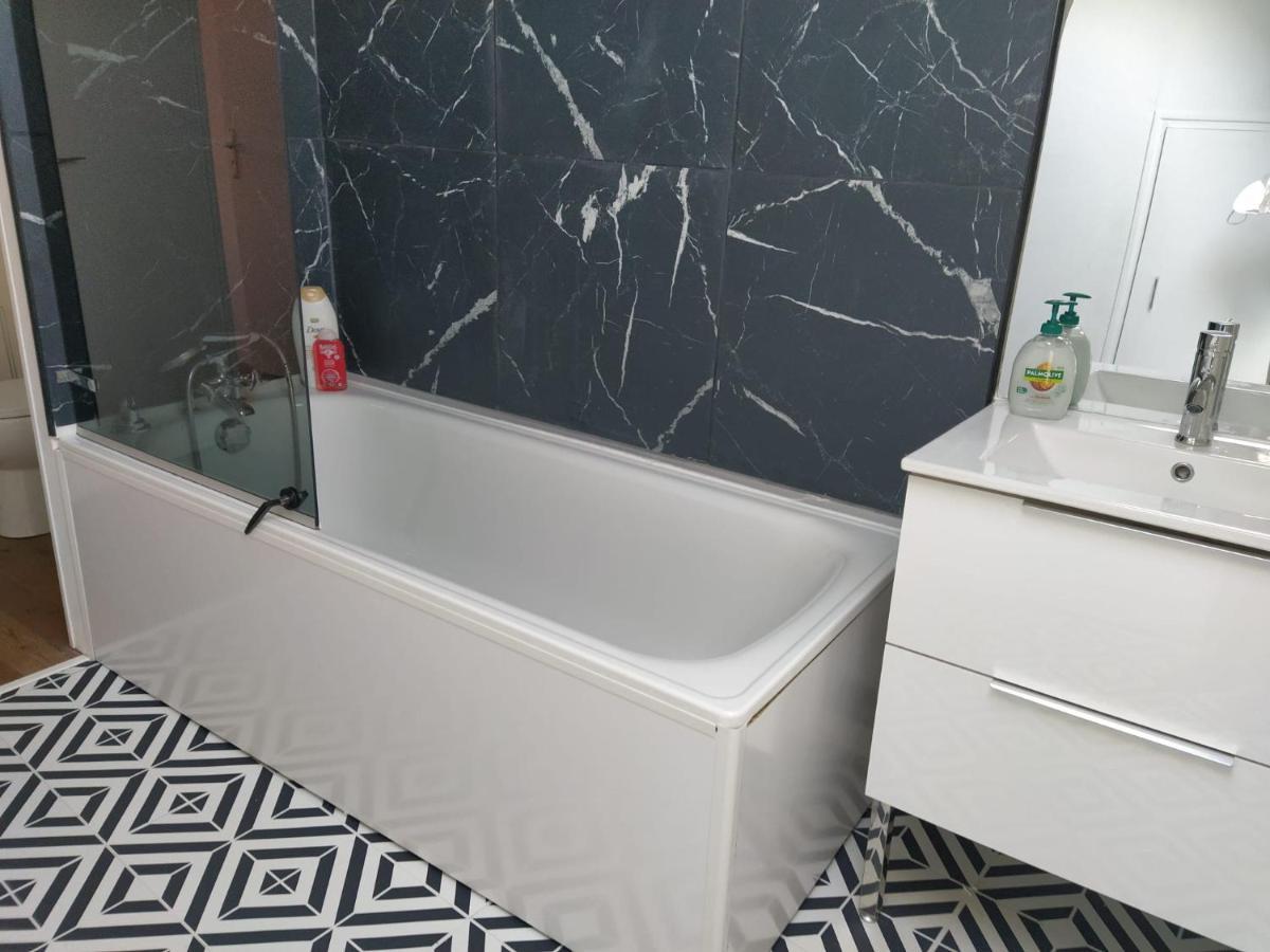 Le Nid Normand Avec Terrasse - Stationnement Facile Et Gratuit - 5 Min Seine Apartman Deville-les-Rouen Kültér fotó